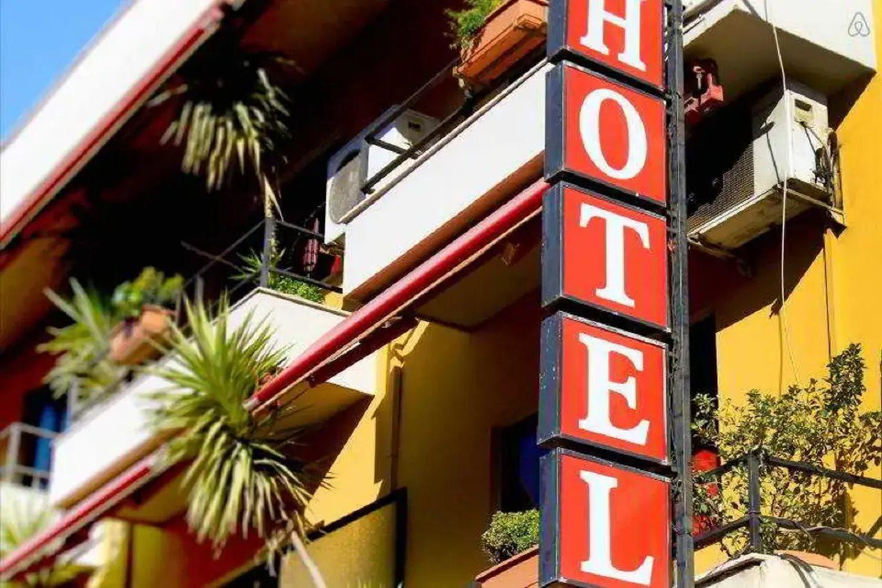 Lugano Hotel Тирана Екстер'єр фото