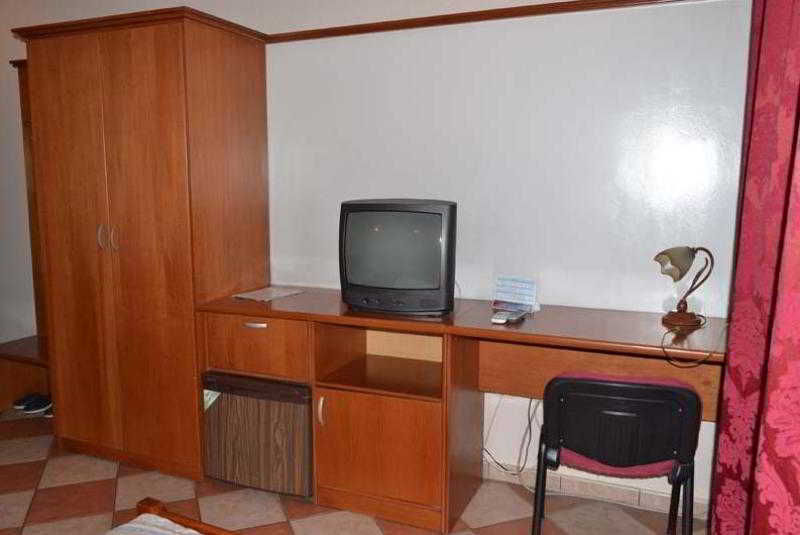 Lugano Hotel Тирана Екстер'єр фото