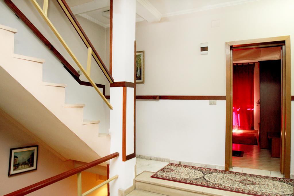 Lugano Hotel Тирана Екстер'єр фото