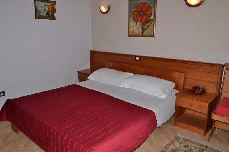 Lugano Hotel Тирана Екстер'єр фото
