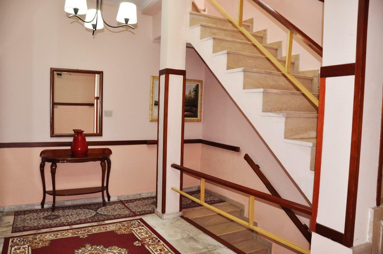 Lugano Hotel Тирана Екстер'єр фото