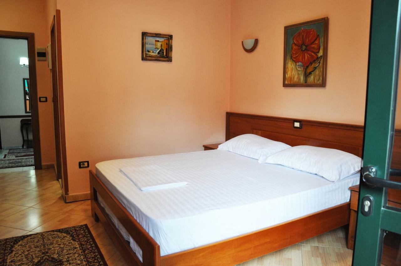 Lugano Hotel Тирана Екстер'єр фото